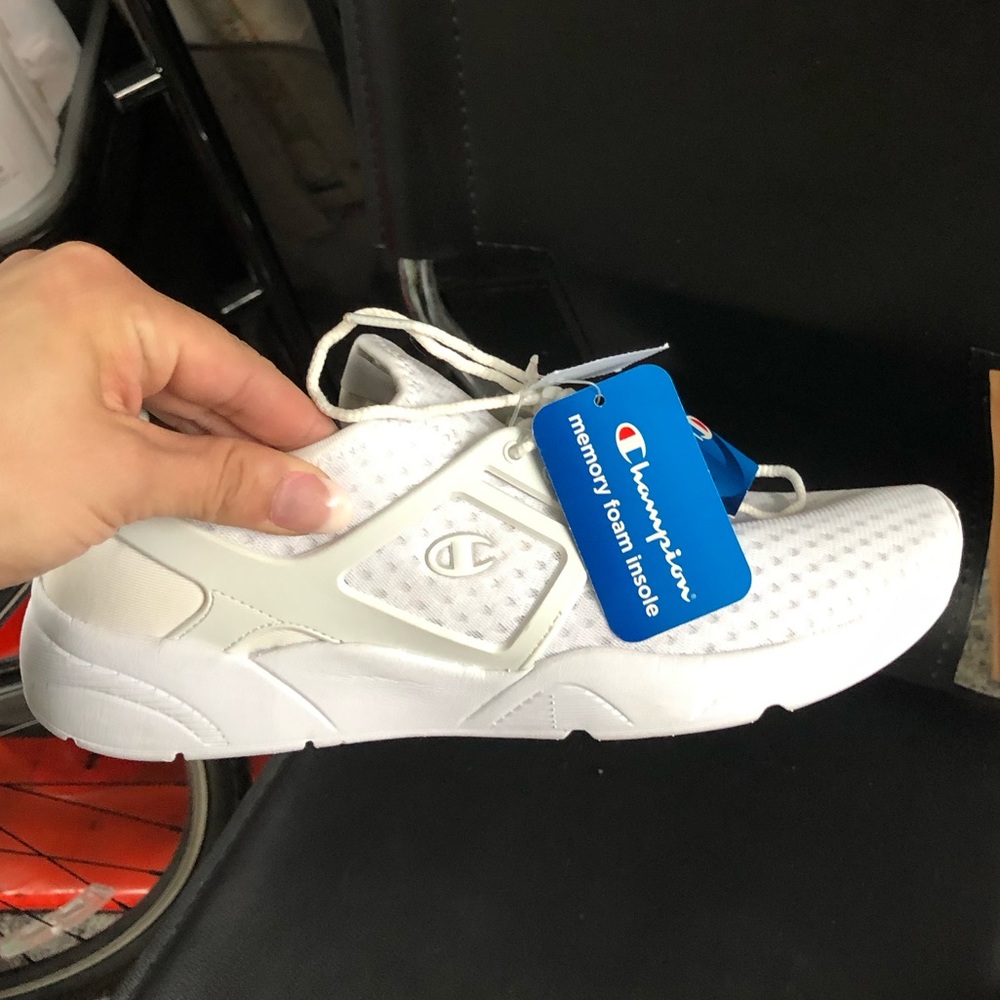 NWT Champion Women’s 8.5 memory foam sneakers.